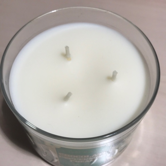 Bath and Body Works Chocolate Peppermint Cream - Picture 2 of 4